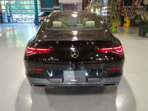 Used 2022 Mercedes-Benz CLA 250 4MATIC image 9