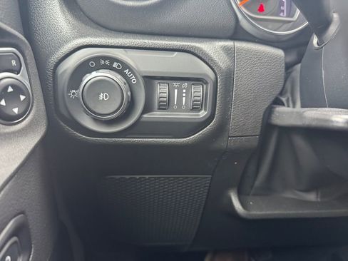 Used 2022 Jeep Wrangler Unlimited Sahara image 28