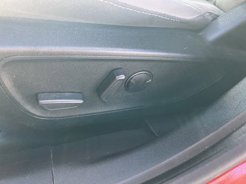 Used 2020 Ford Escape SE image 17