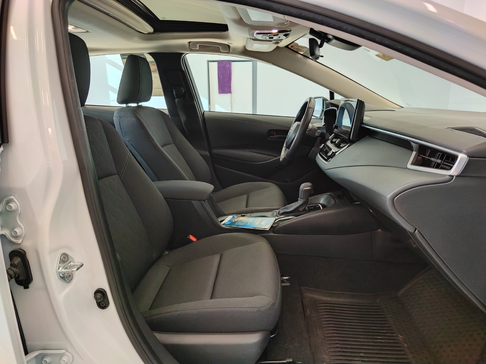 Used 2024 Toyota Corolla LE w/ LE Premium Package FWD image 15