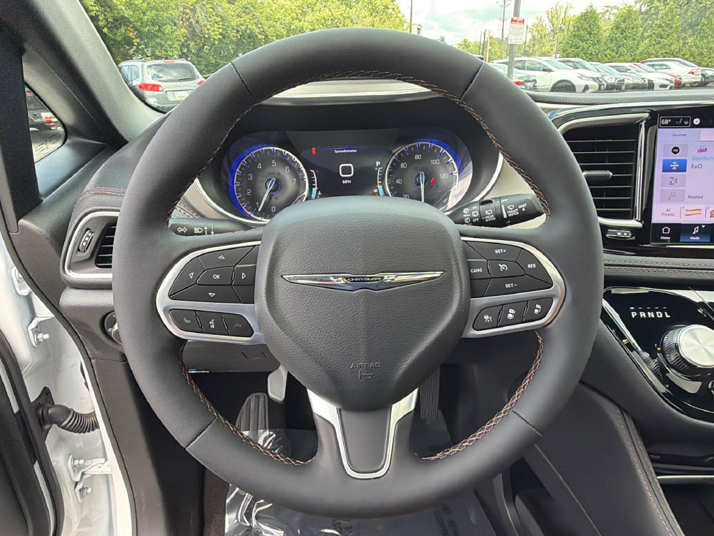 Used 2024 Chrysler Pacifica Pinnacle AWD/4WD image 25