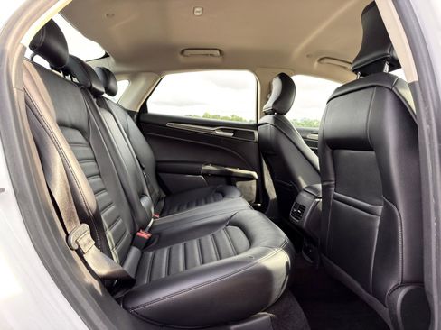Used 2018 Ford Fusion SE w/ Equipment Group 602A FWD image 21