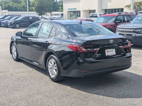 Used 2025 Toyota Camry LE FWD image 5
