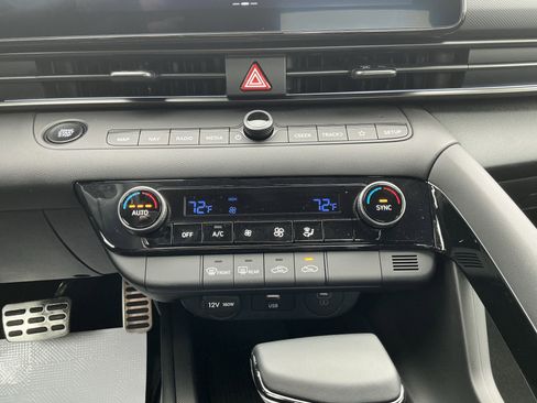 New 2025 Hyundai Elantra SEL image 23