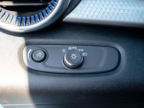 Used 2025 Chevrolet Trax LT w/ Driver Confidence Package image 19