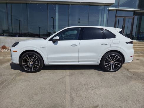 New 2025 Porsche Cayenne E-Hybrid image 2