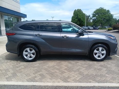 Used 2020 Toyota Highlander LE AWD/4WD image 7