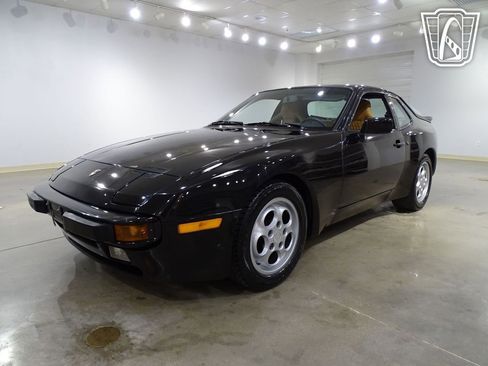 Used 1987 Porsche 944 S image 4