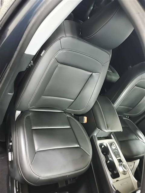 Used 2024 Ford Explorer XLT w/ Equipment Group 202A AWD/4WD image 8