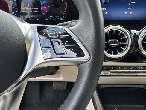 Used 2025 Mercedes-Benz GLA 250 image 31