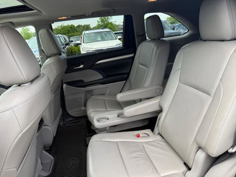Used 2017 Toyota Highlander XLE AWD/4WD image 14