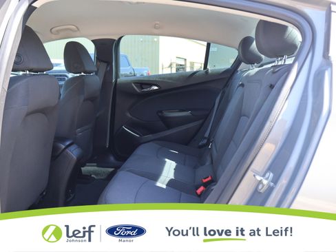 Used 2018 Chevrolet Cruze LT image 36