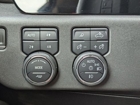 Used 2022 Chevrolet Silverado 1500 LTZ AWD/4WD image 22