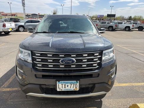 Used 2017 Ford Explorer XLT w/ Equipment Group 202A AWD/4WD image 2