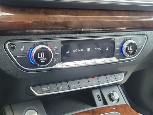 Used 2020 Audi Q5 2.0T Premium w/ Convenience Package image 21