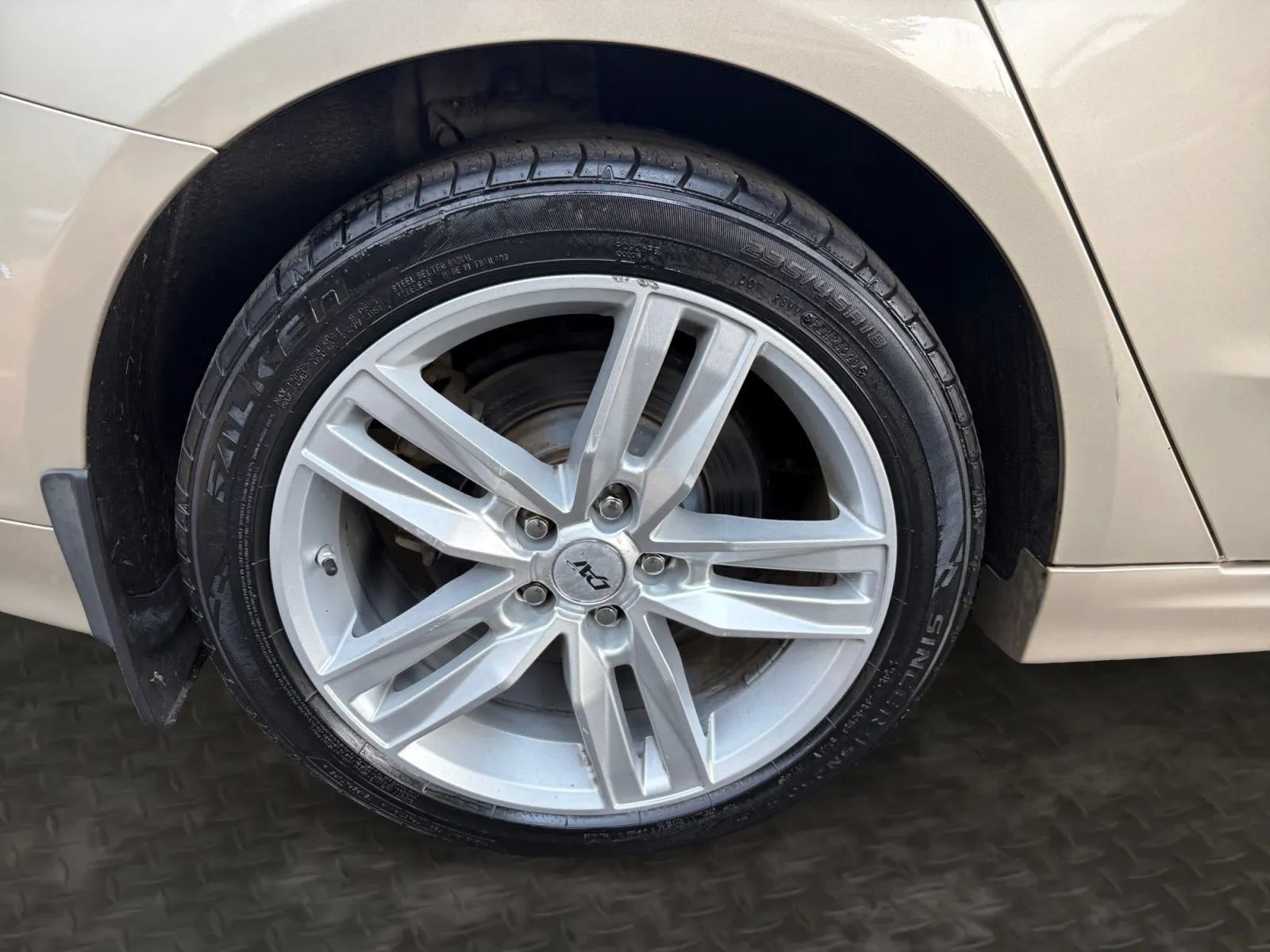 Used 2017 Ford Fusion Energi SE FWD image 39