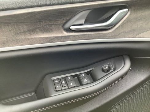 New 2026 Jeep Grand Cherokee Altitude image 10