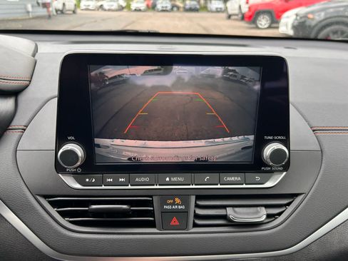 Used 2022 Nissan Altima 2.5 SR FWD image 17