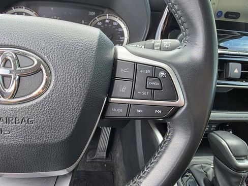 Used 2024 Toyota Highlander LE AWD/4WD image 18