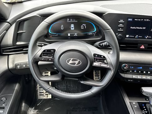 Used 2025 Hyundai Elantra Sport FWD image 23