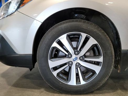 Used 2019 Subaru Outback 3.6R Limited w/ Popular Package #2 AWD/4WD image 17