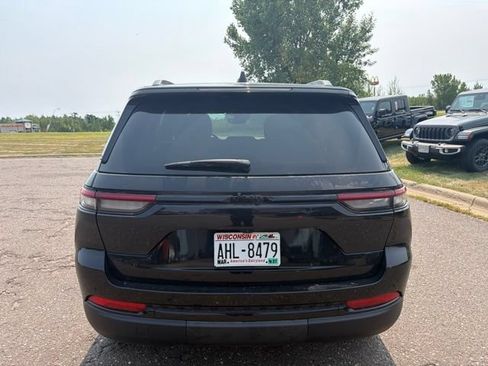 Used 2024 Jeep Grand Cherokee Altitude AWD/4WD image 4