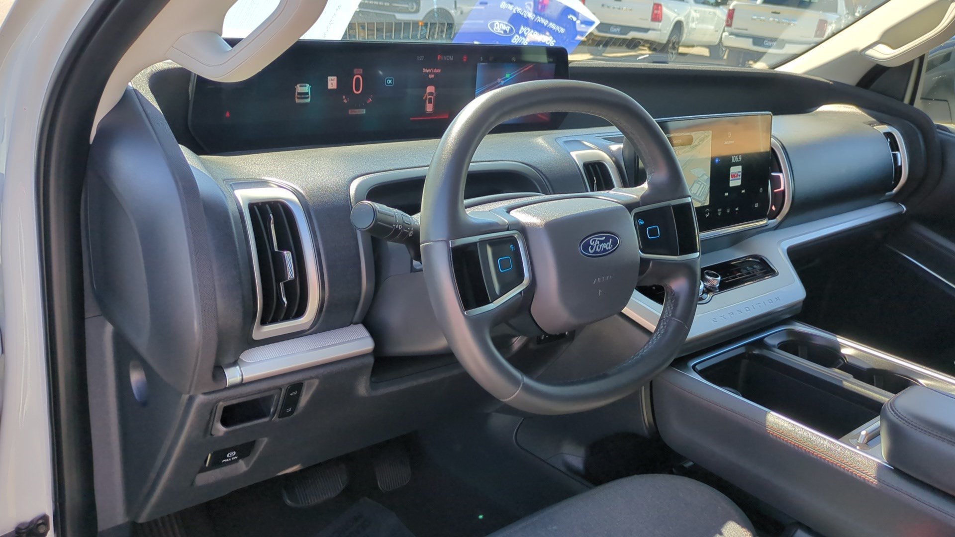 Used 2025 Ford Expedition Active RWD image 16
