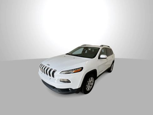 Used 2016 Jeep Cherokee Latitude AWD/4WD image 4