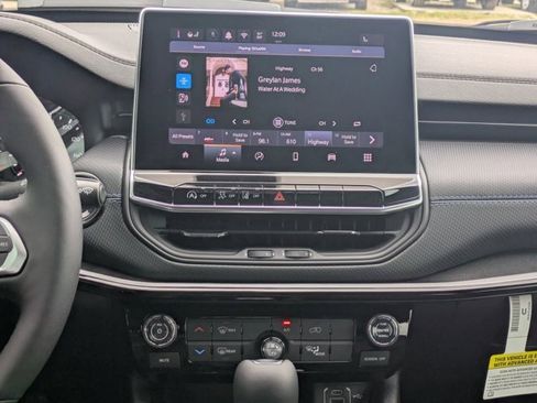 New 2026 Jeep Compass Latitude image 16