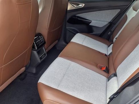 New 2025 Volkswagen ID.4 Pro RWD image 9