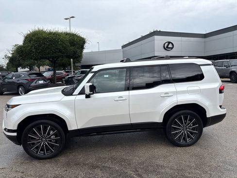 Certified 2026 Lexus GX 550 w/ Cold Area Package AWD/4WD image 2