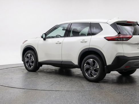 Used 2025 Nissan Rogue SV AWD/4WD image 6