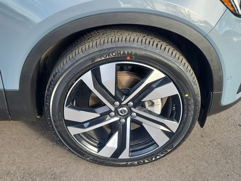 Certified 2023 Volvo XC40 B5 Ultimate w/ Protection Package Premier image 8