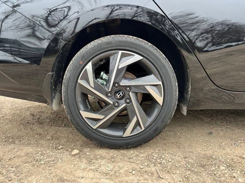 Used 2025 Hyundai Elantra Sport image 9