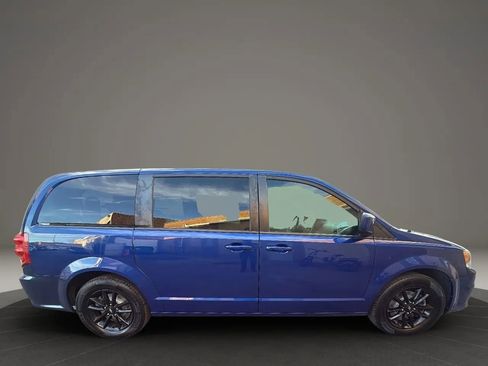 Used 2020 Dodge Grand Caravan GT image 4