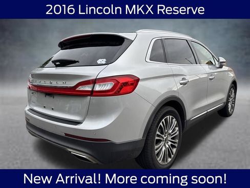Used 2016 Lincoln MKX Reserve w/ Climate Package FWD image 4