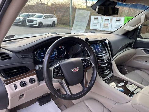Used 2018 Cadillac Escalade ESV Premium Luxury image 25