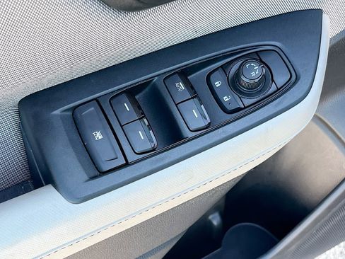 Used 2025 Subaru Forester AWD/4WD image 17