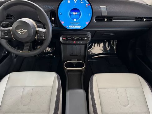 Used 2025 MINI Cooper 2-Door Hardtop image 3