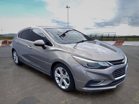 Used 2017 Chevrolet Cruze Premier FWD image 2