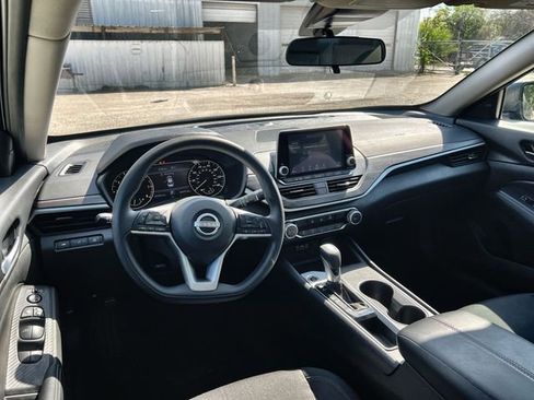 Used 2025 Nissan Altima 2.5 SV image 10