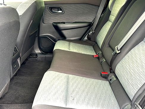 Used 2023 Nissan Rogue SV FWD image 18