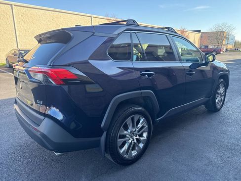 Used 2020 Toyota RAV4 XLE Premium image 9