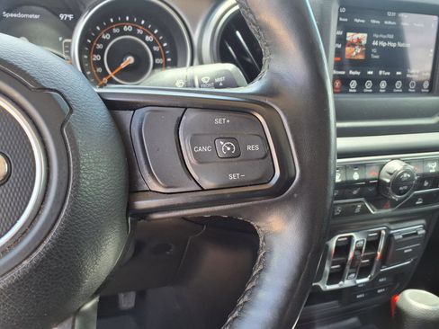 Used 2023 Jeep Gladiator Sport AWD/4WD image 24