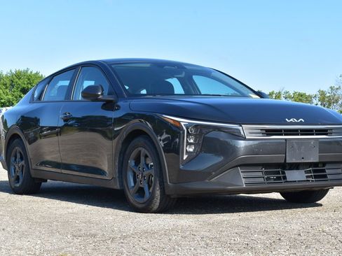 Used 2025 Kia K4 FWD image 3