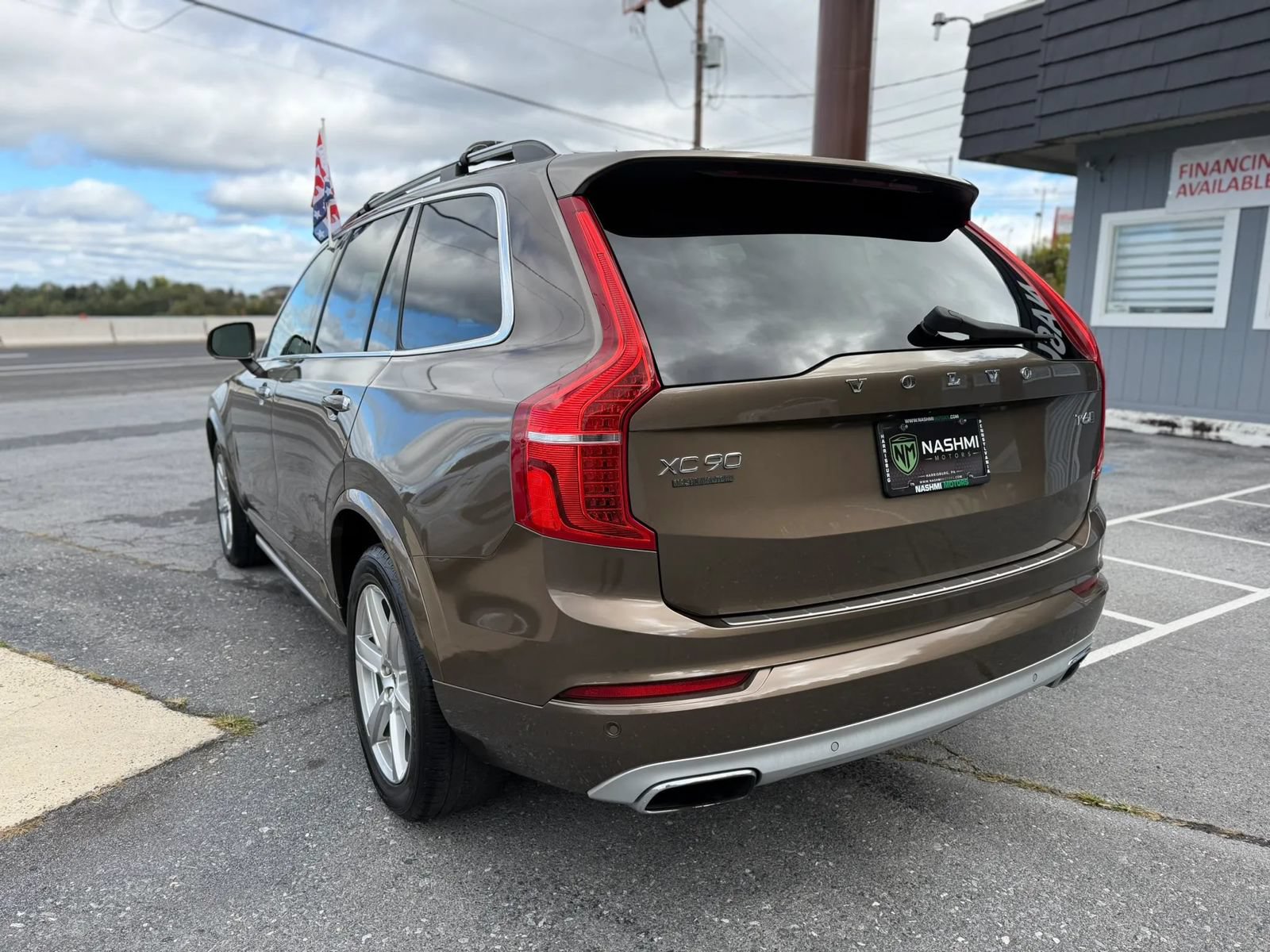 Used 2016 Volvo XC90 T6 Momentum w/ Momentum Plus Package AWD/4WD image 3