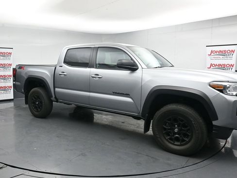 Used 2023 Toyota Tacoma SR5 AWD/4WD image 2
