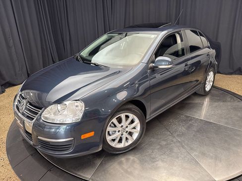 Used 2010 Volkswagen Jetta SE image 2
