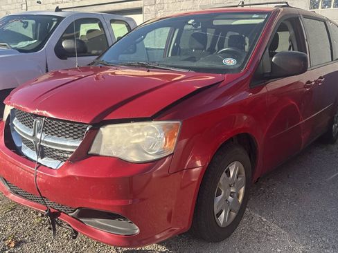 Used 2013 Dodge Grand Caravan SXT FWD image 2