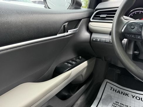 Used 2018 Toyota Camry FWD image 31